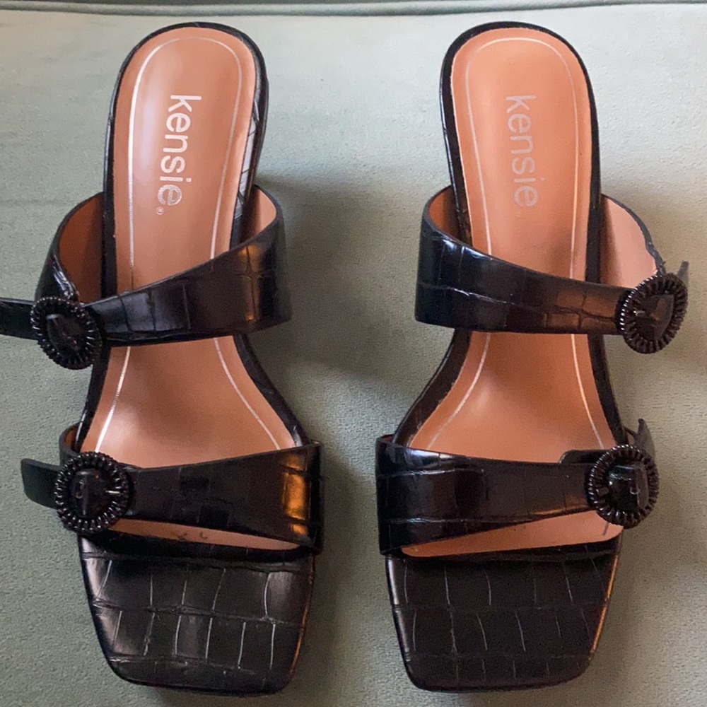 Kensie Black Croc Kitten Heel Sandals size 6